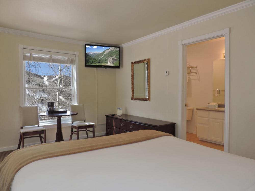 Signature One Queen Bed interior