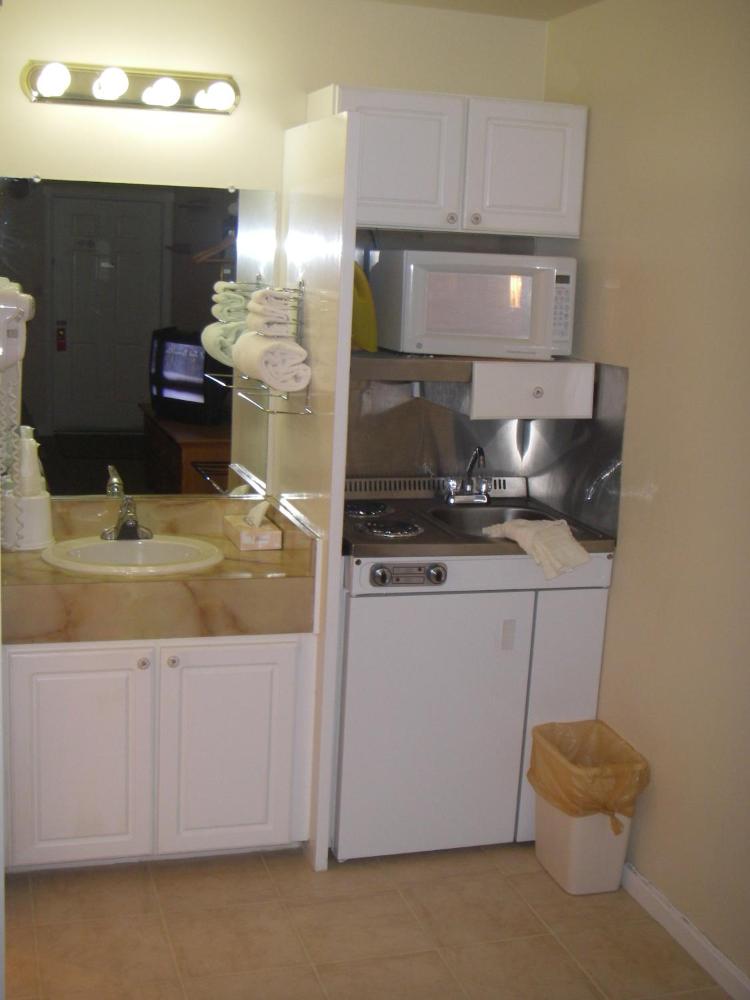 Deluxe Two Queen Beds with Kitchenette interior